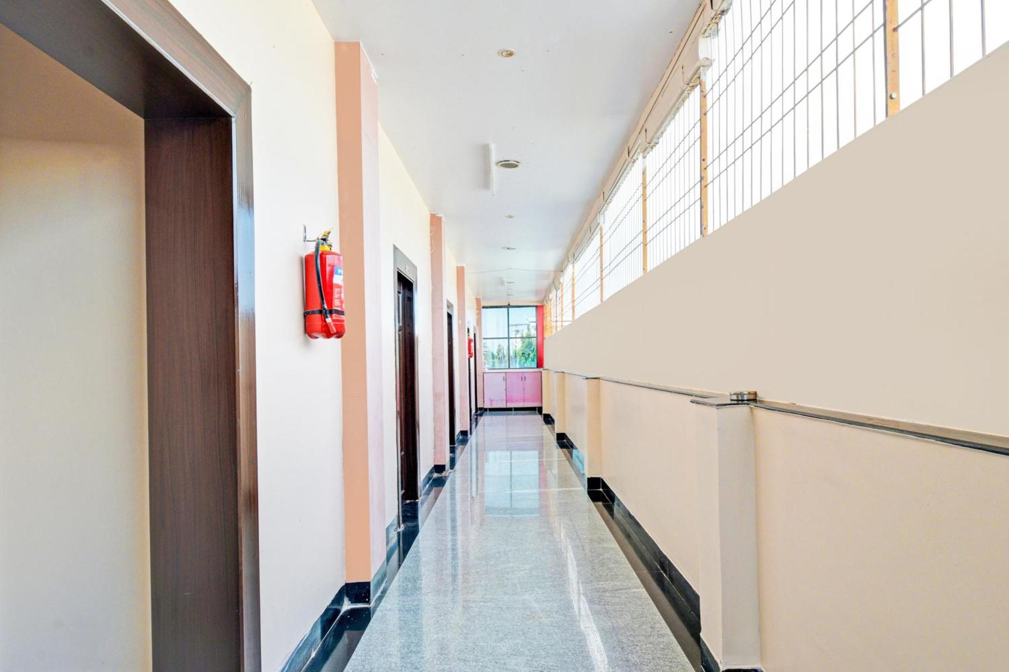 Super Hotel O Kurnool Near Kurnool Medical College エクステリア 写真
