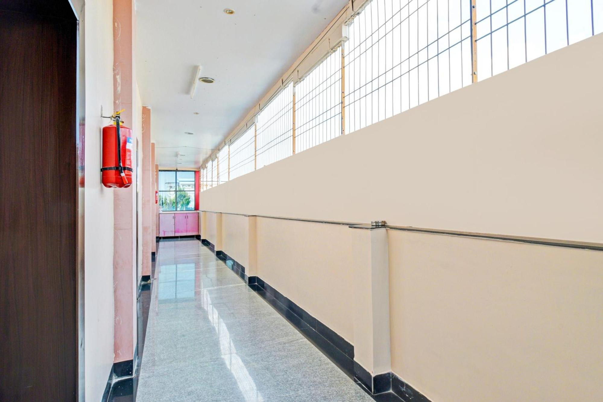 Super Hotel O Kurnool Near Kurnool Medical College エクステリア 写真